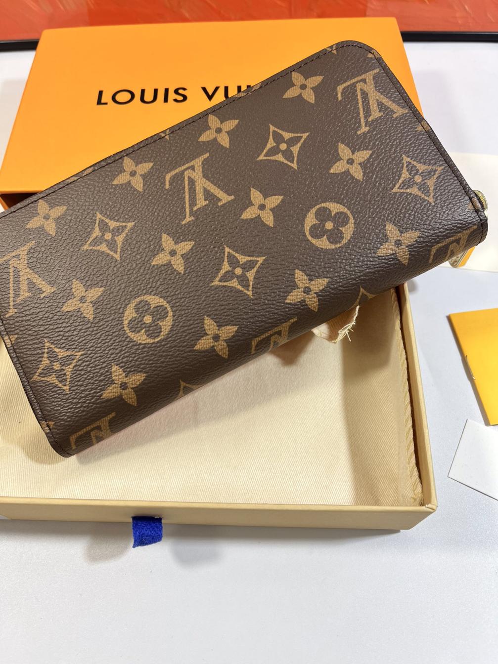 LV M60017 wallet