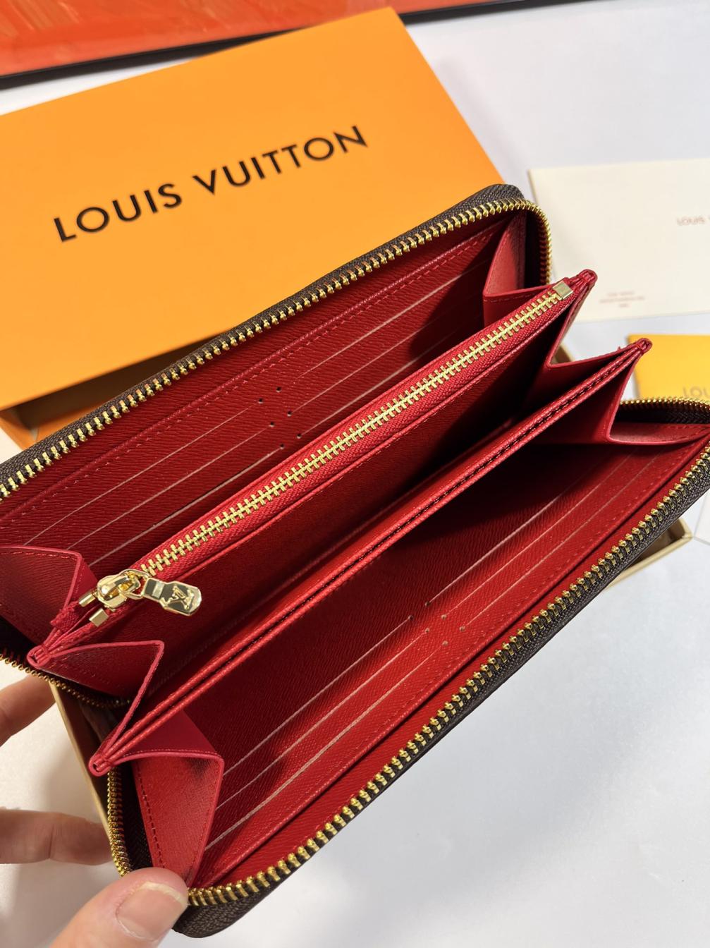 LV M60017 wallet