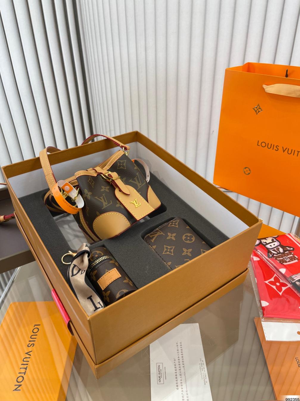 LV Louis vuitone 3pcs set bag 132629