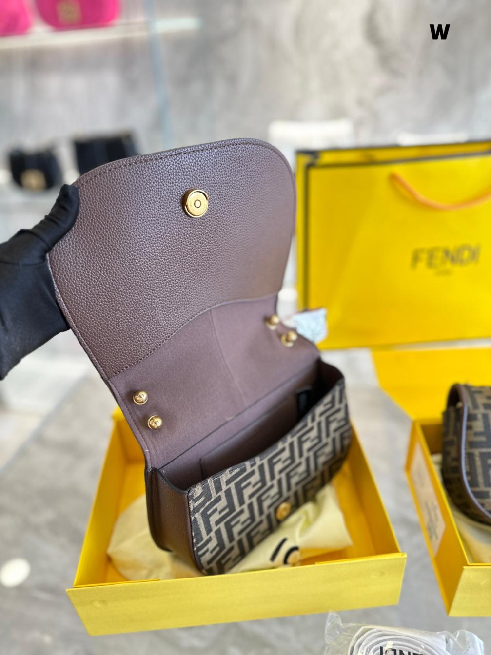 2023 Fendi C'mon bag