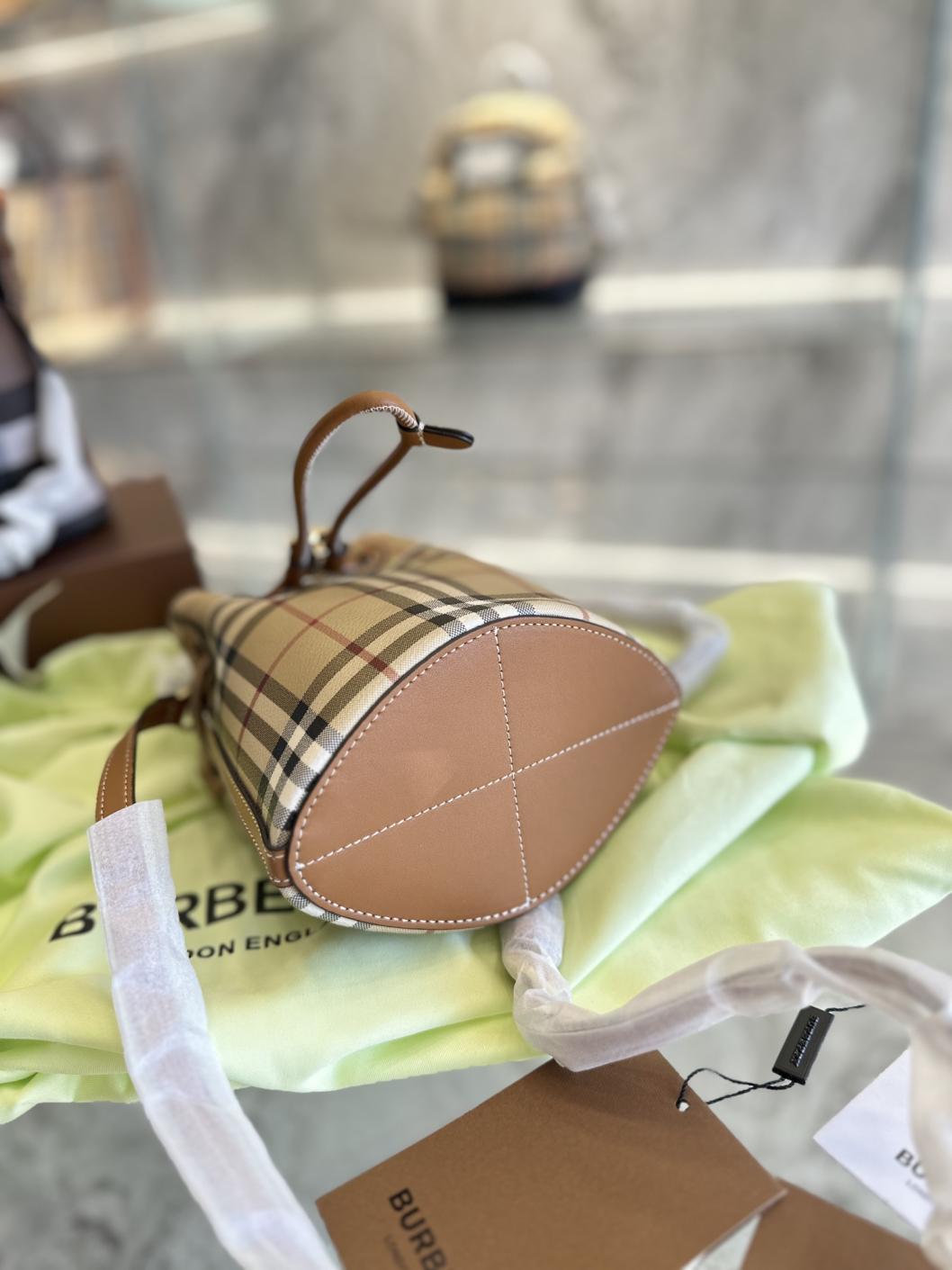 Burberry classic bucket bag