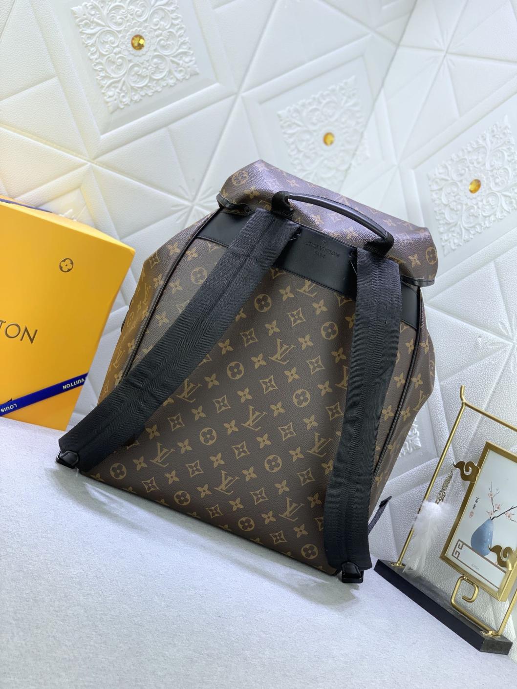 LV M46683 Montsouris Backpack Monogram Eclipse