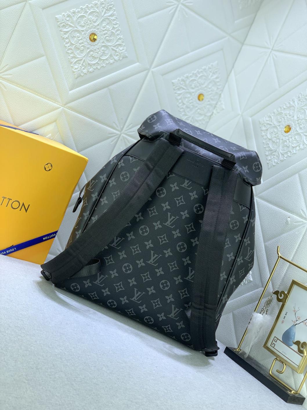 LV M46683 Montsouris Backpack Monogram Eclipse
