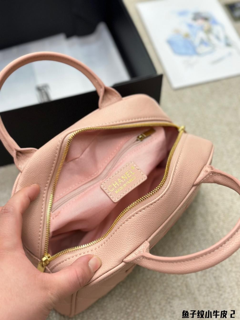 CHANEL Jennie vintage leather handbag 133015