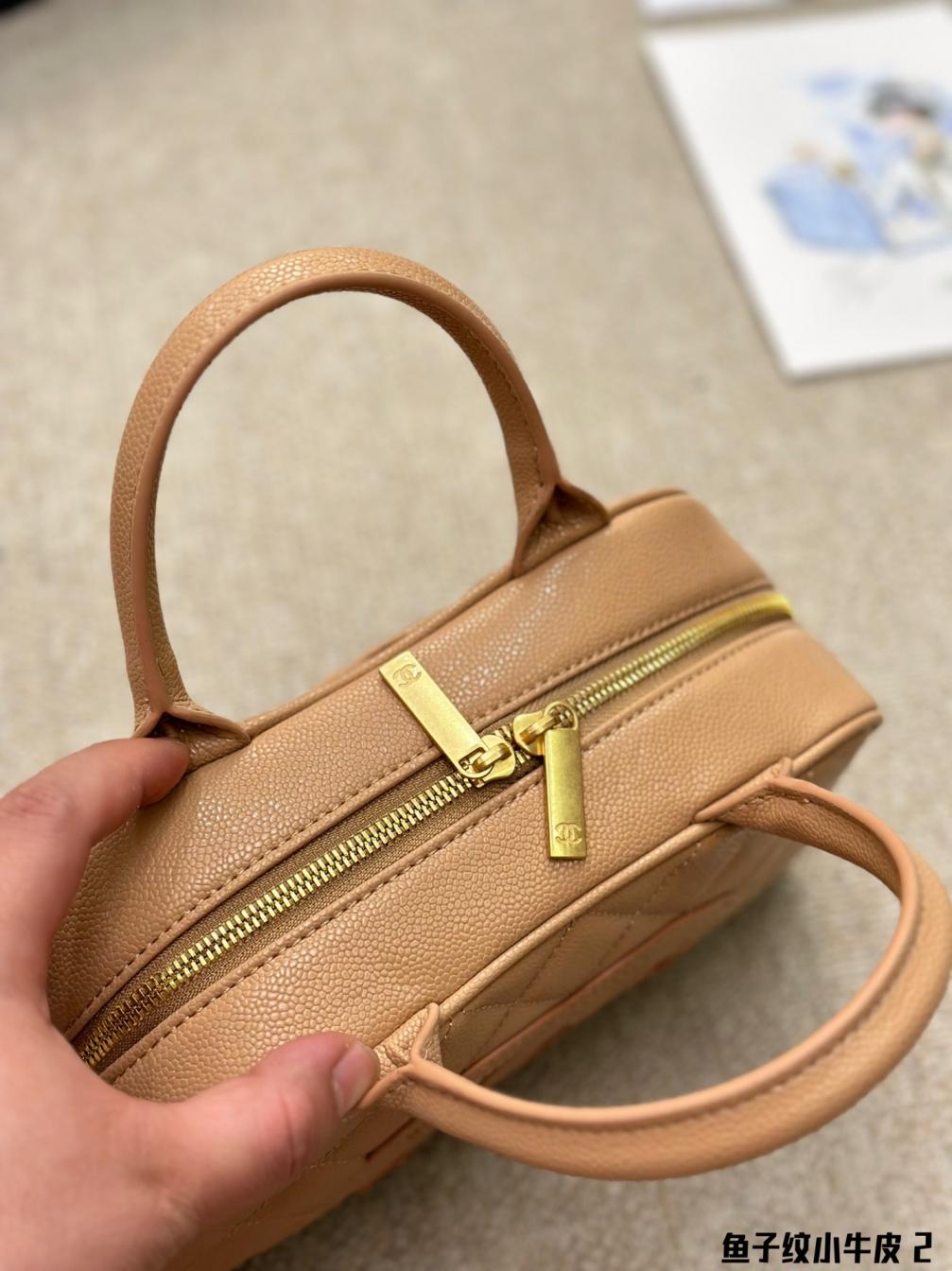 CHANEL Jennie vintage leather handbag 133014