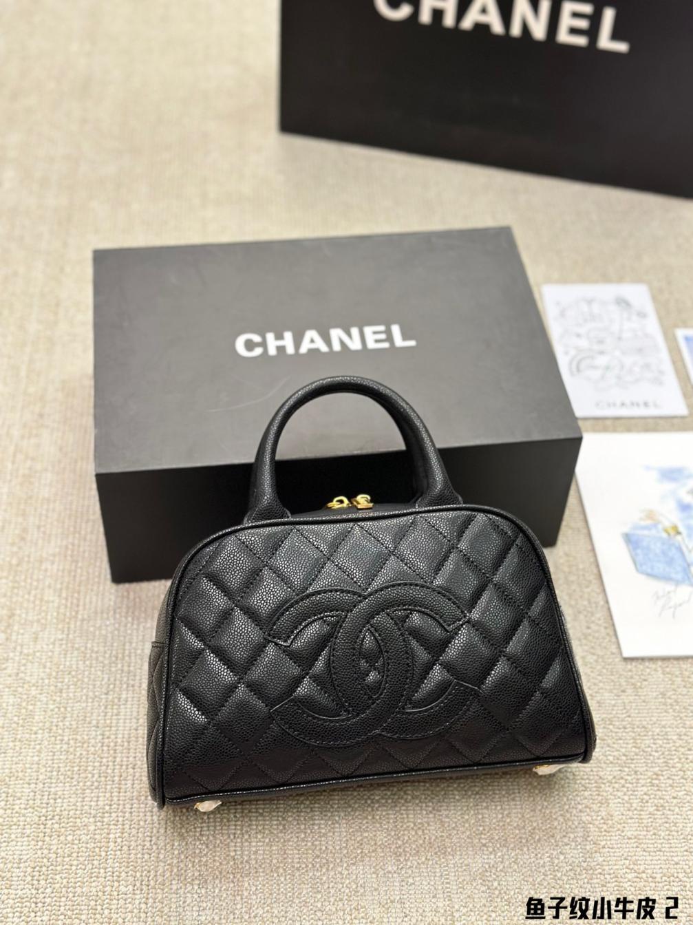 CHANEL Jennie vintage leather handbag 133013