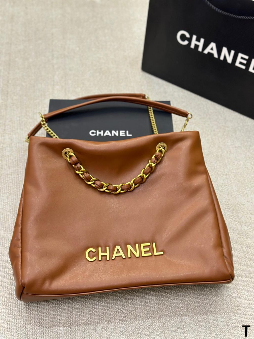 Chanel vintage leather tote bag 133271