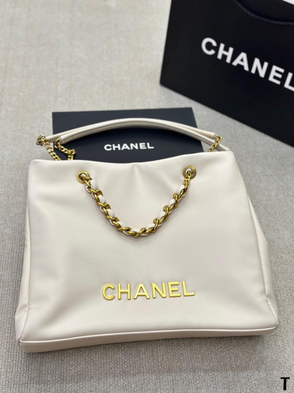 Chanel vintage leather tote bag 133271