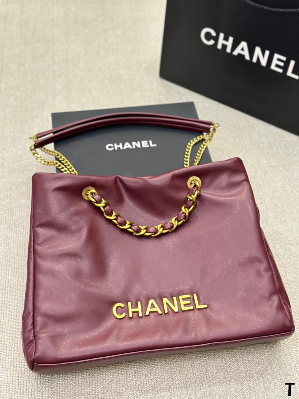 Chanel vintage leather tote bag 133271