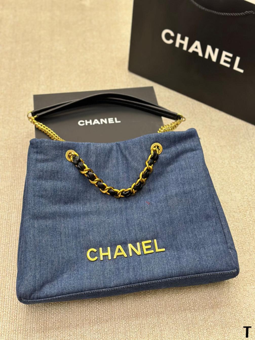 Chanel vintage leather tote bag 133271