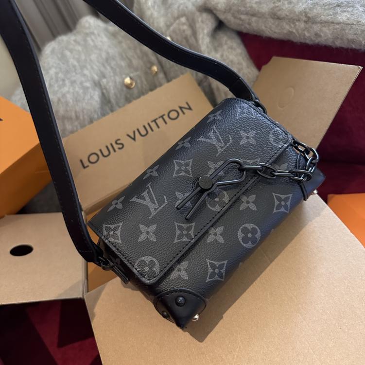 LV Men Steamer Bag 133379