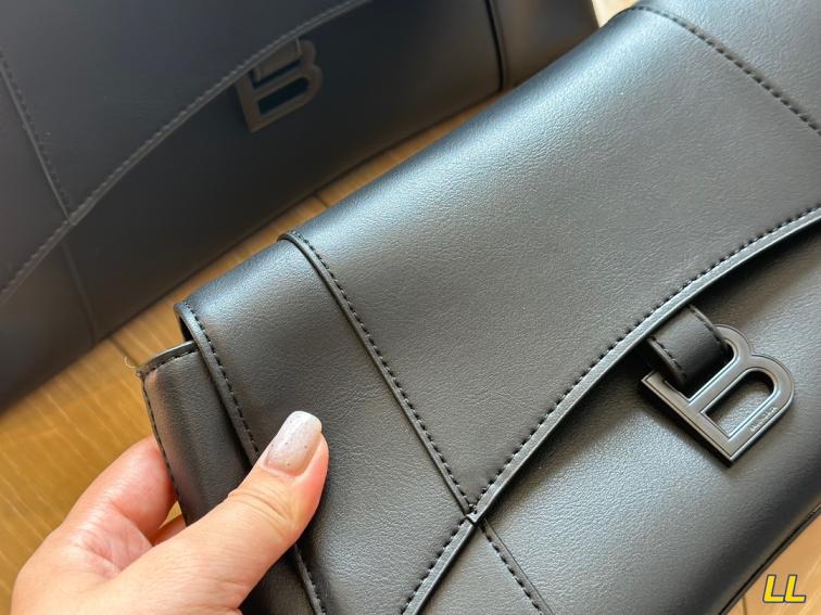 Balenciaga cowskin down town bag 133398