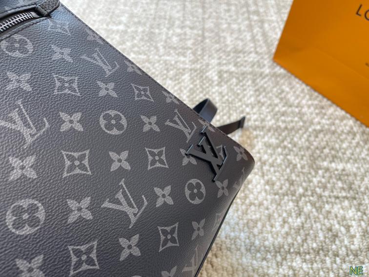 LV  Men backpack 133507