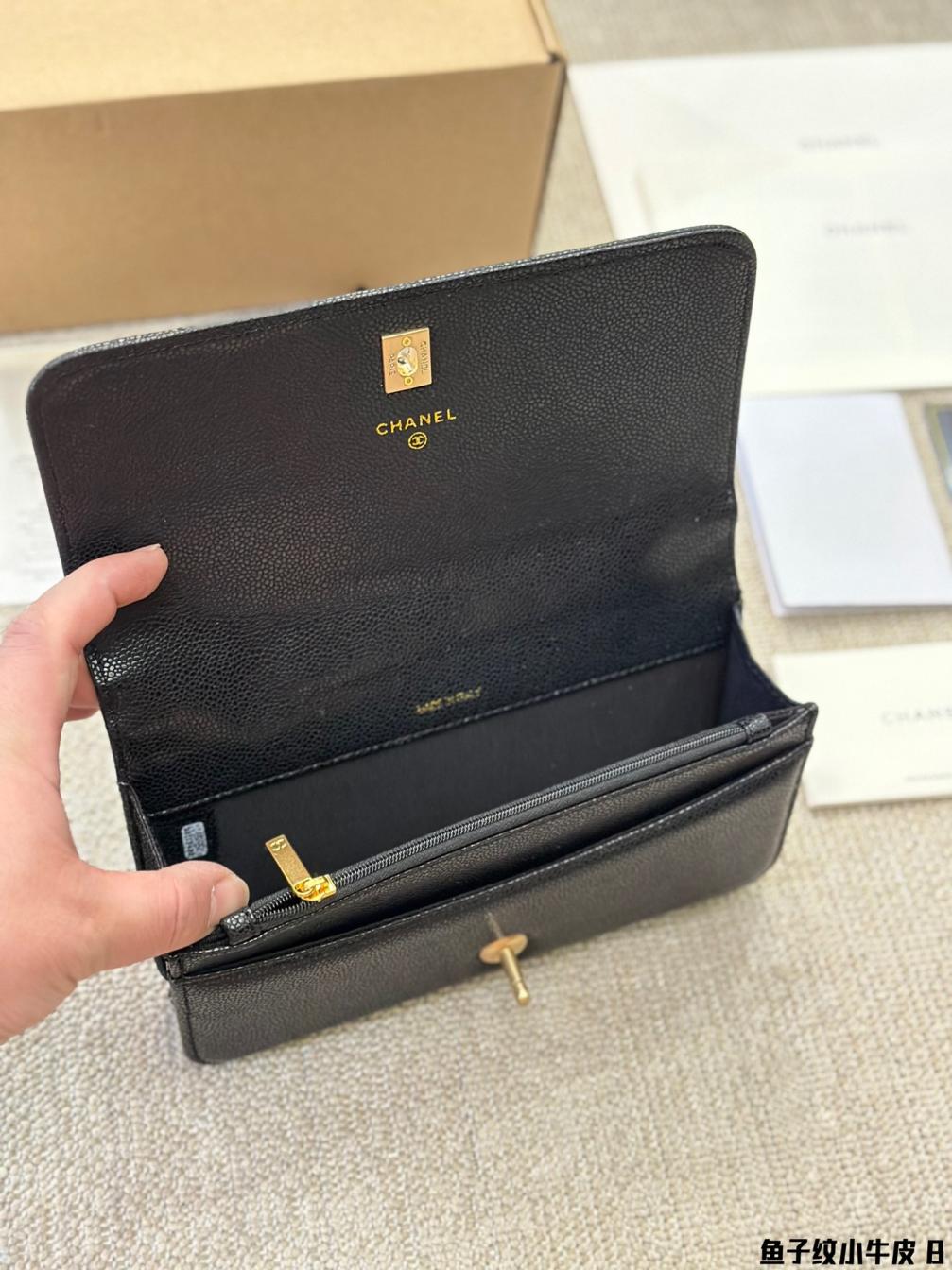 Chanel 19 hand bag 133497