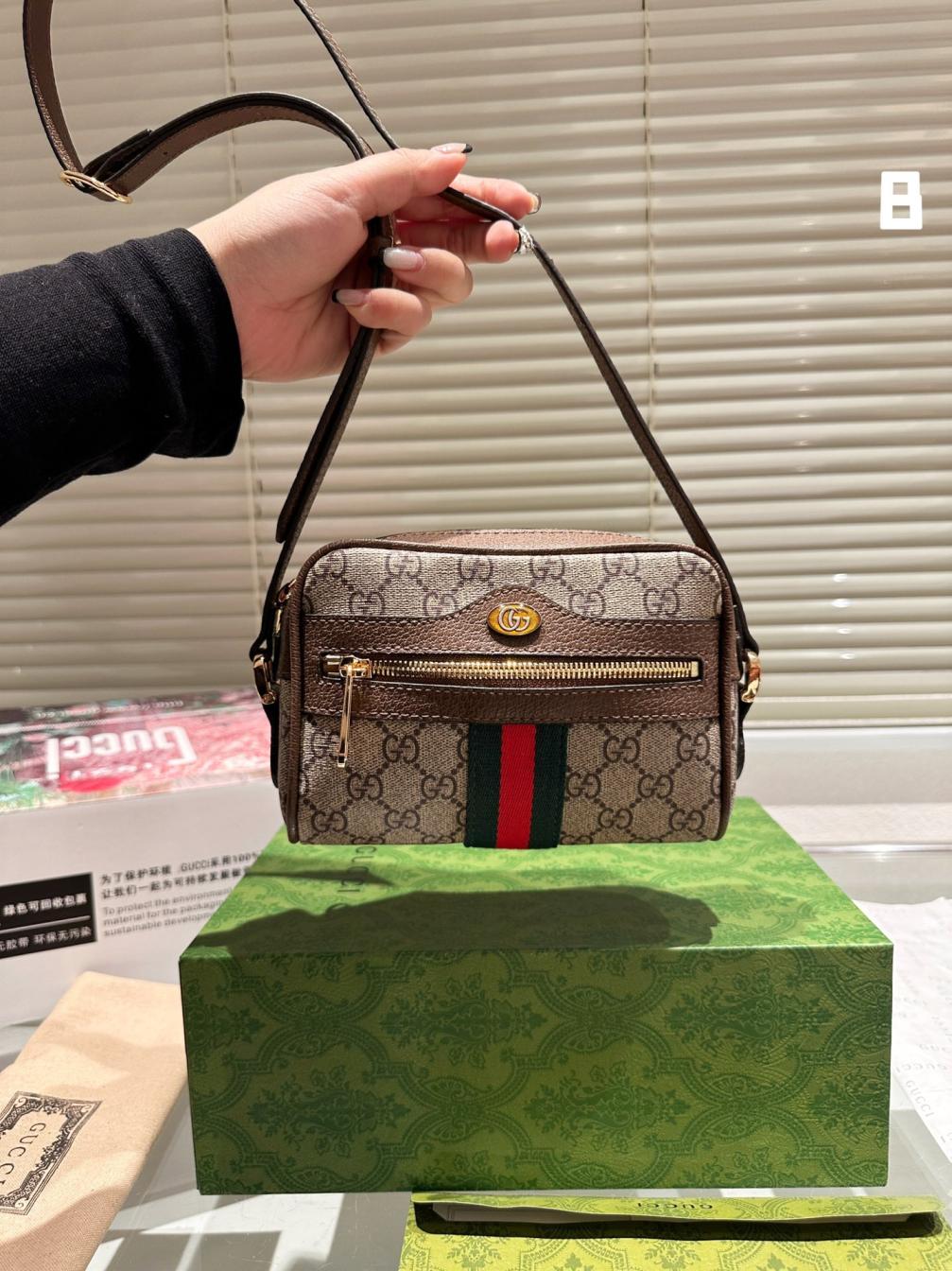 Gucci GG Supreme Bag 133547