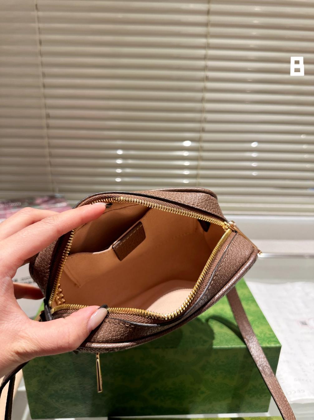 Gucci GG Supreme Bag 133547