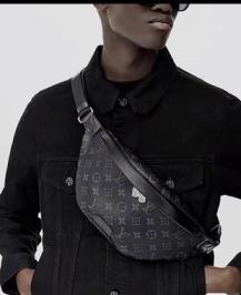 LV Louis vuitton men bag/chest pack 133552