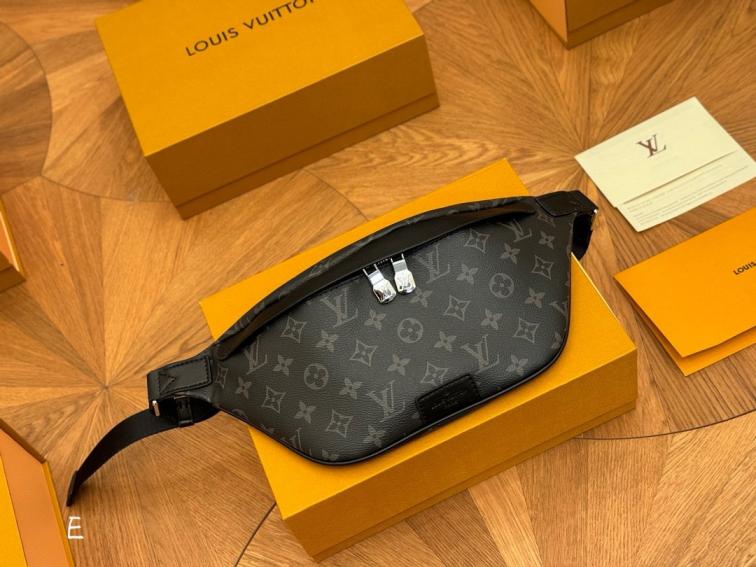 LV Louis vuitton men bag/chest pack 133552