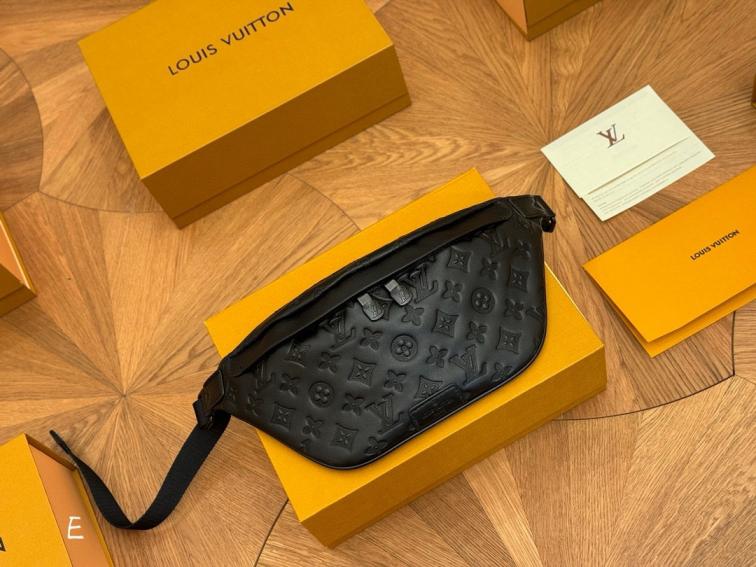 LV Louis vuitton men bag/chest pack 133551