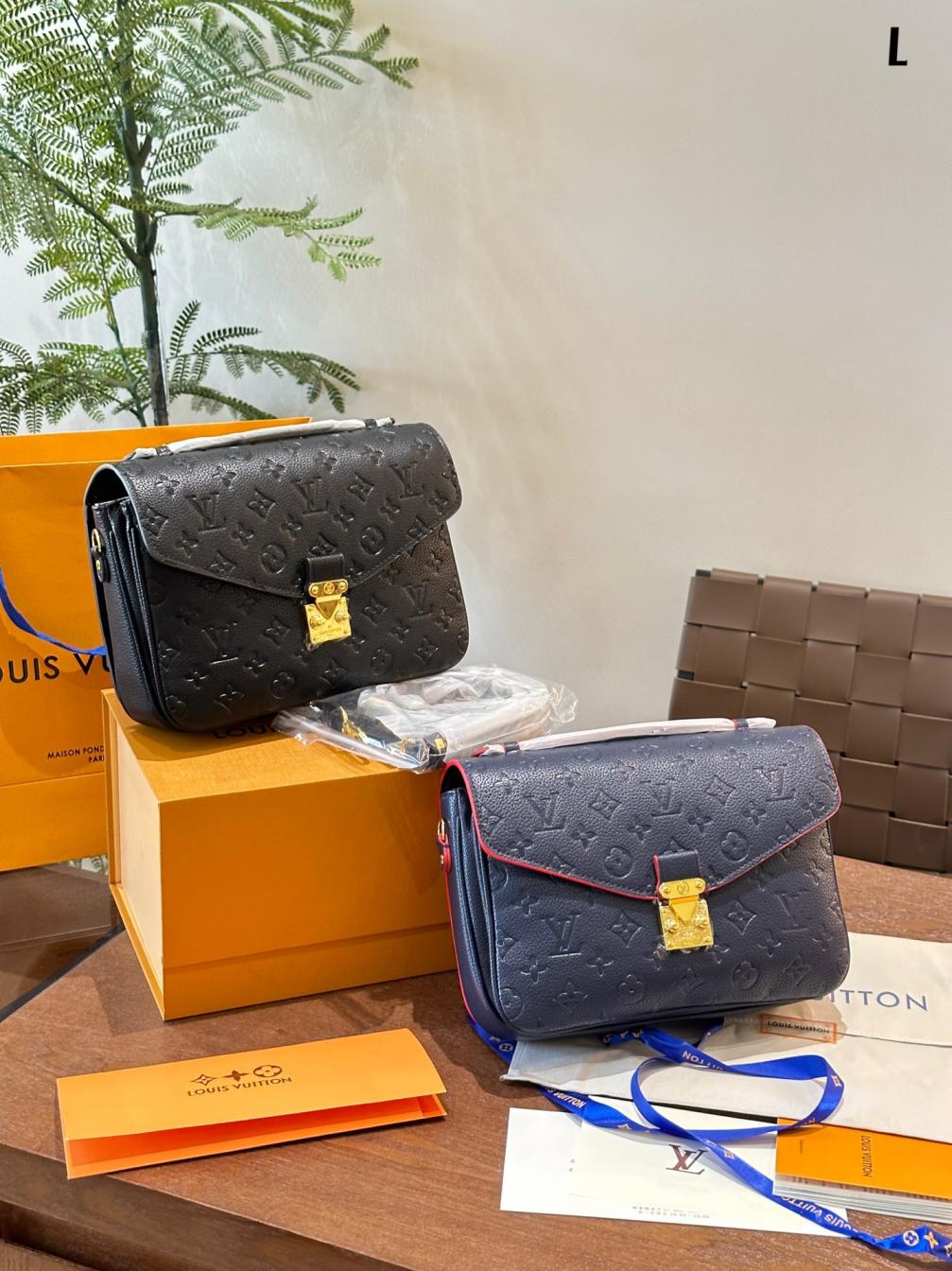LV classic  Pochette Métis bag