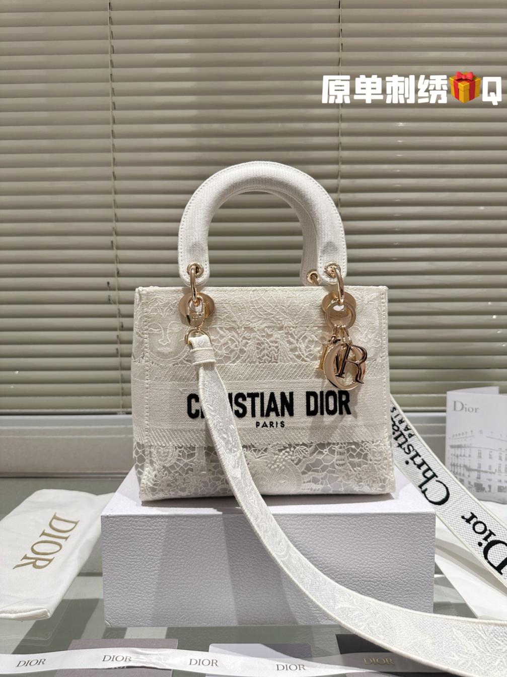 Dior Lace Lady D-Lite embroidery hand bag(24cm)