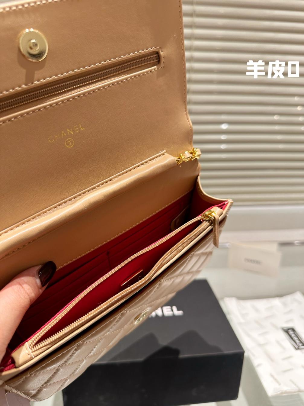 Chanel Classic lambskin woc bag 133829