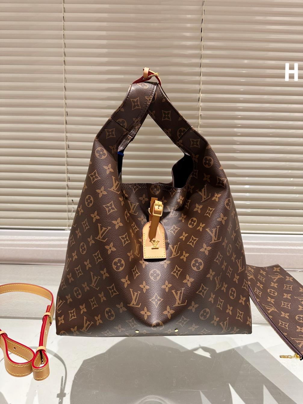 LV Louis vuitton large tote bag 133828