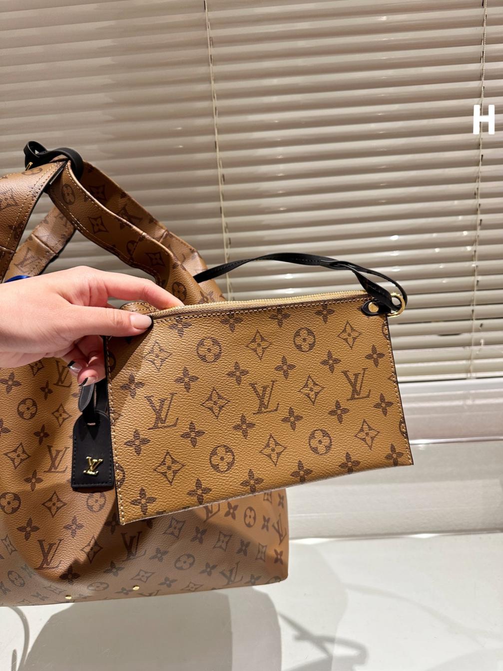 LV Louis vuitton large tote bag 133828