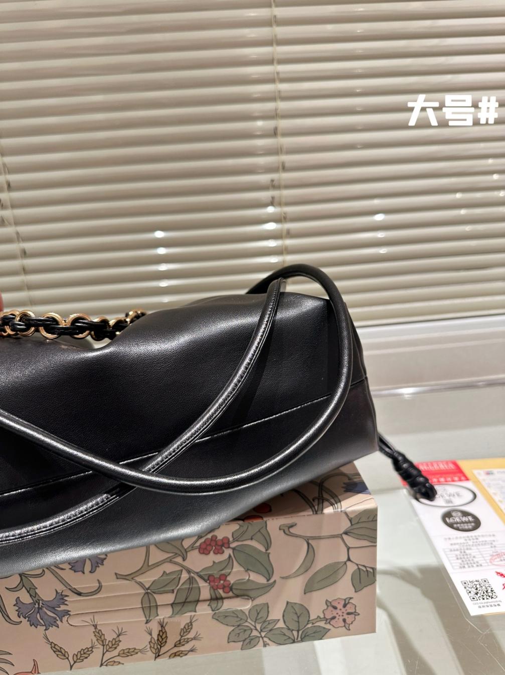 LOEWE squeeze cowskin leather Bag 133825