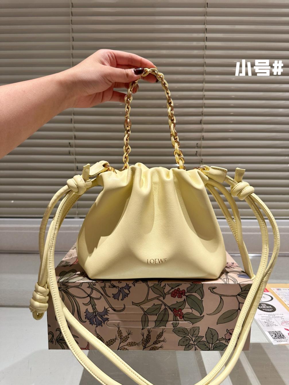 LOEWE squeeze cowskin leather Bag 133824