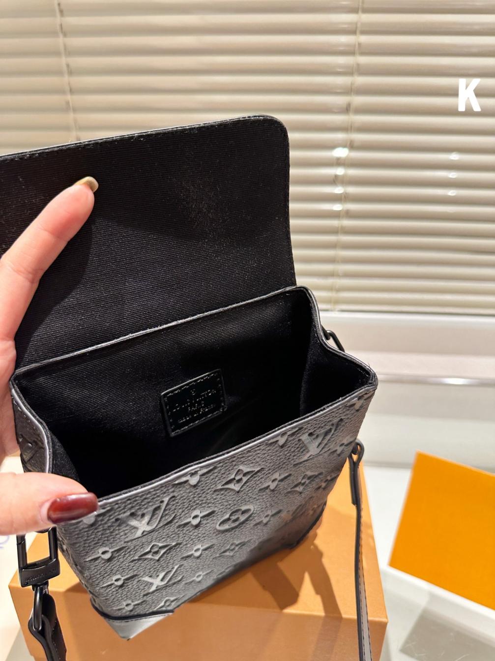 LV Louis Vuitton MONOGRAM Bag 133811
