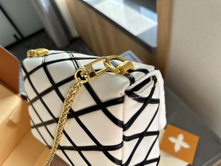 Lv louis vuitton twist white bag133913
