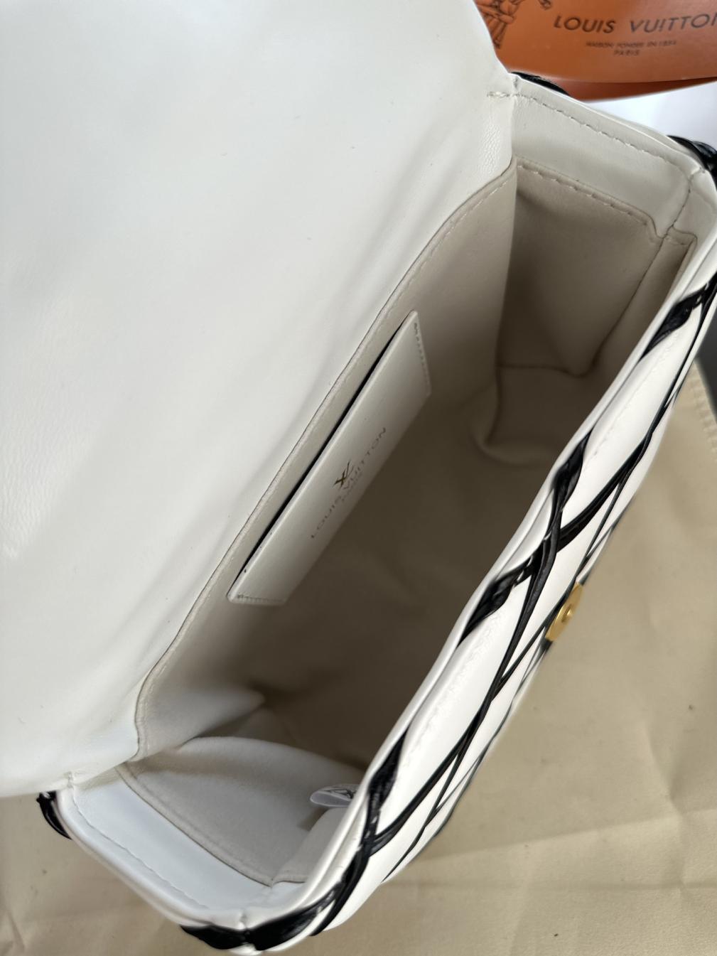 Lv louis vuitton twist white bag133913