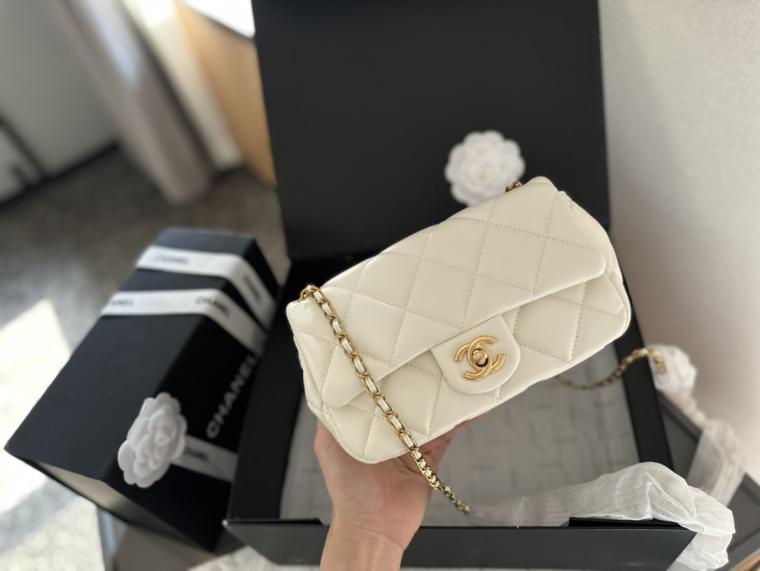 Chanel  24ss pearls ball cowskin leather bag 133907