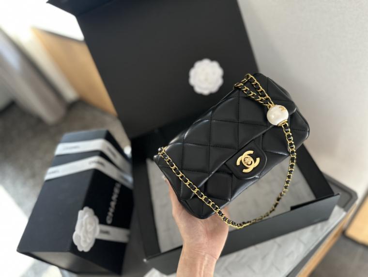 Chanel  24ss pearls ball cowskin leather bag 133907
