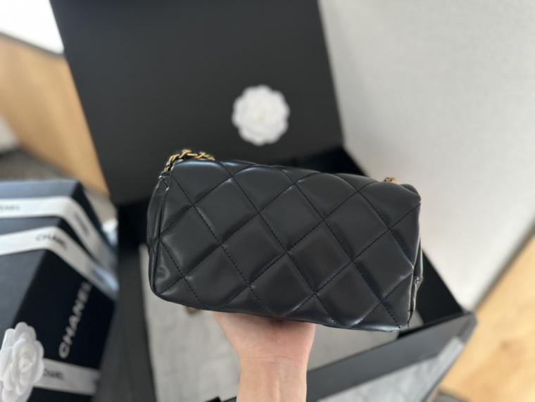 Chanel  24ss pearls ball cowskin leather bag 133907