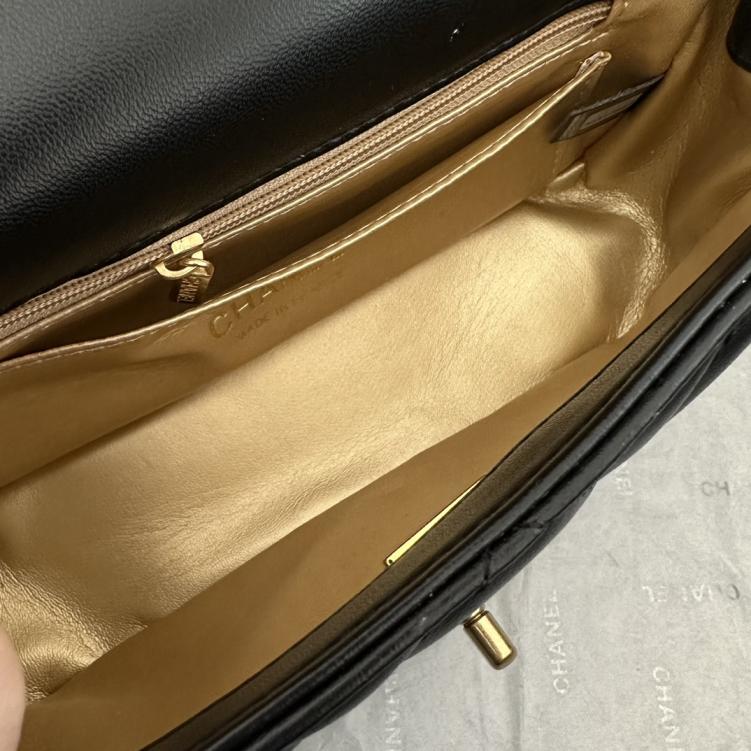 Chanel  24ss pearls ball cowskin leather bag 133907
