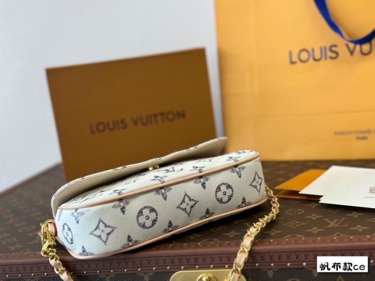 LV hot lvy bag 133986