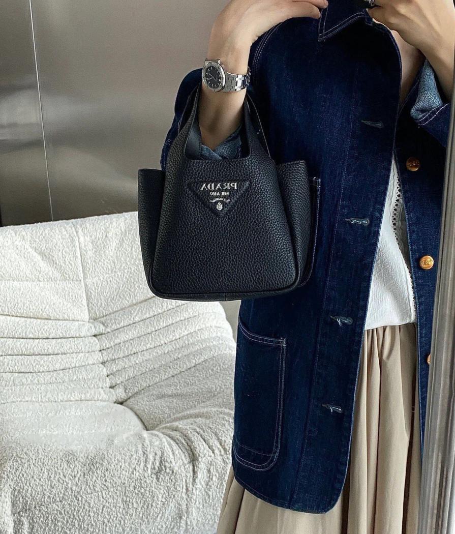 Prada new bucket handbag 133984