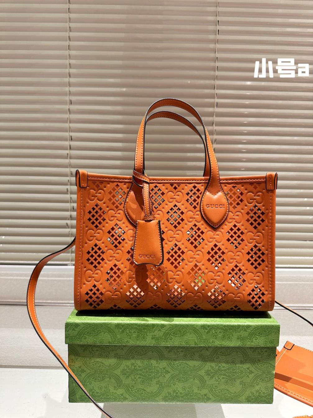 Gucci new hollow tote bag 133978