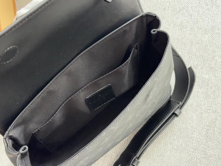 LV Men Louis vuitton cowskin steamer trunk 133977