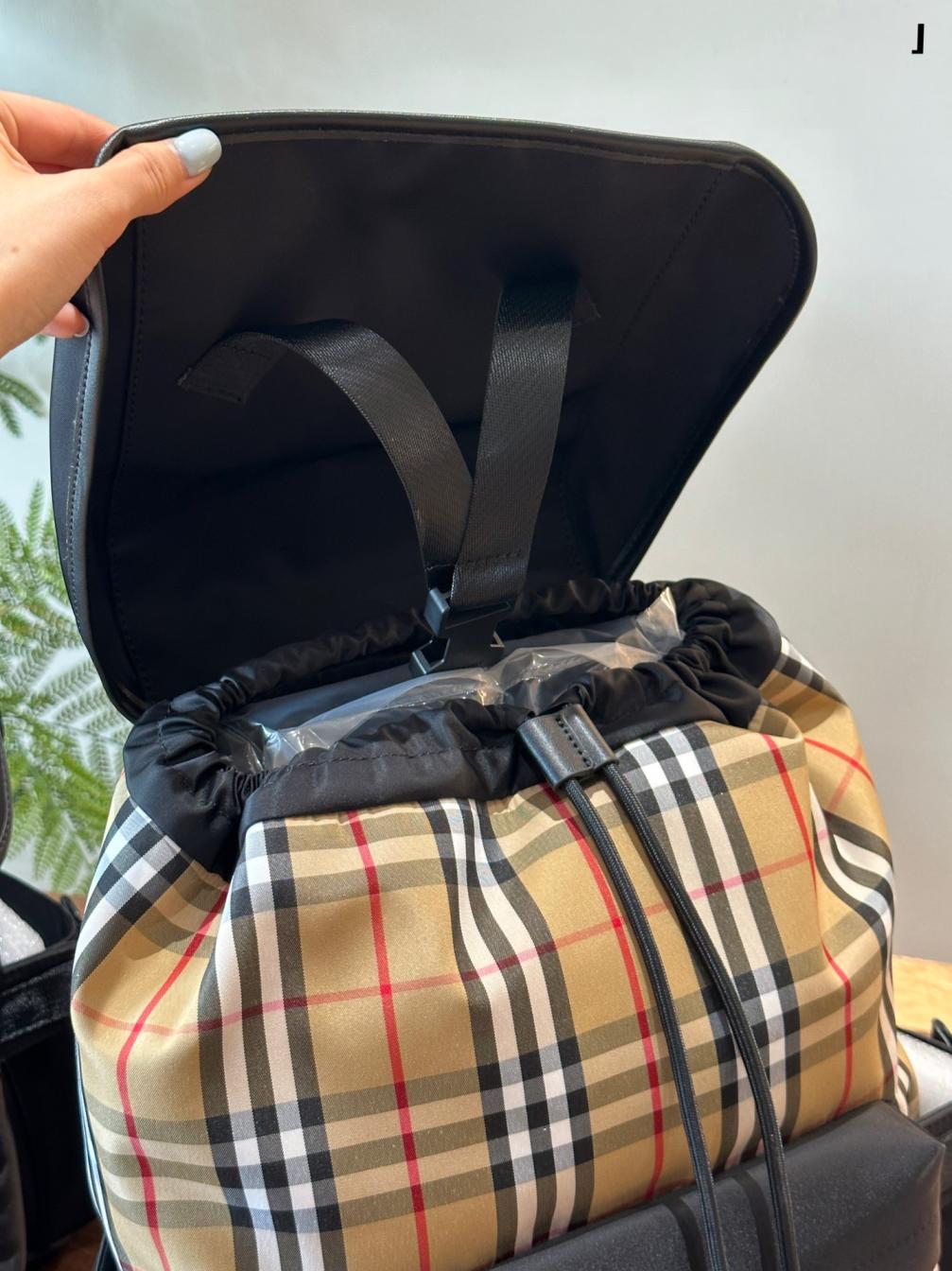 Burberry men backpack 133971