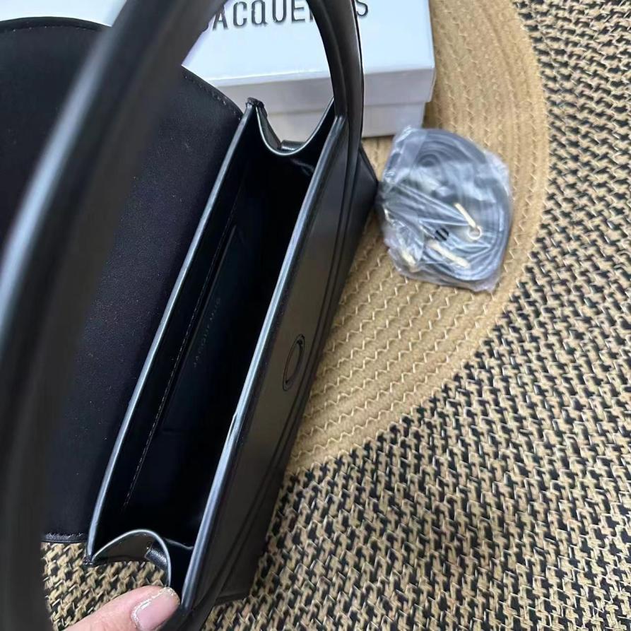 JACQUEMUS annulus circle Handbag