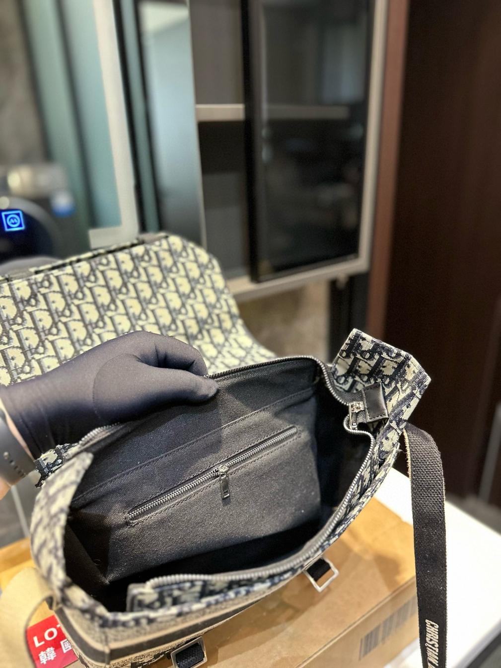 Dior Oblique embroidery bag