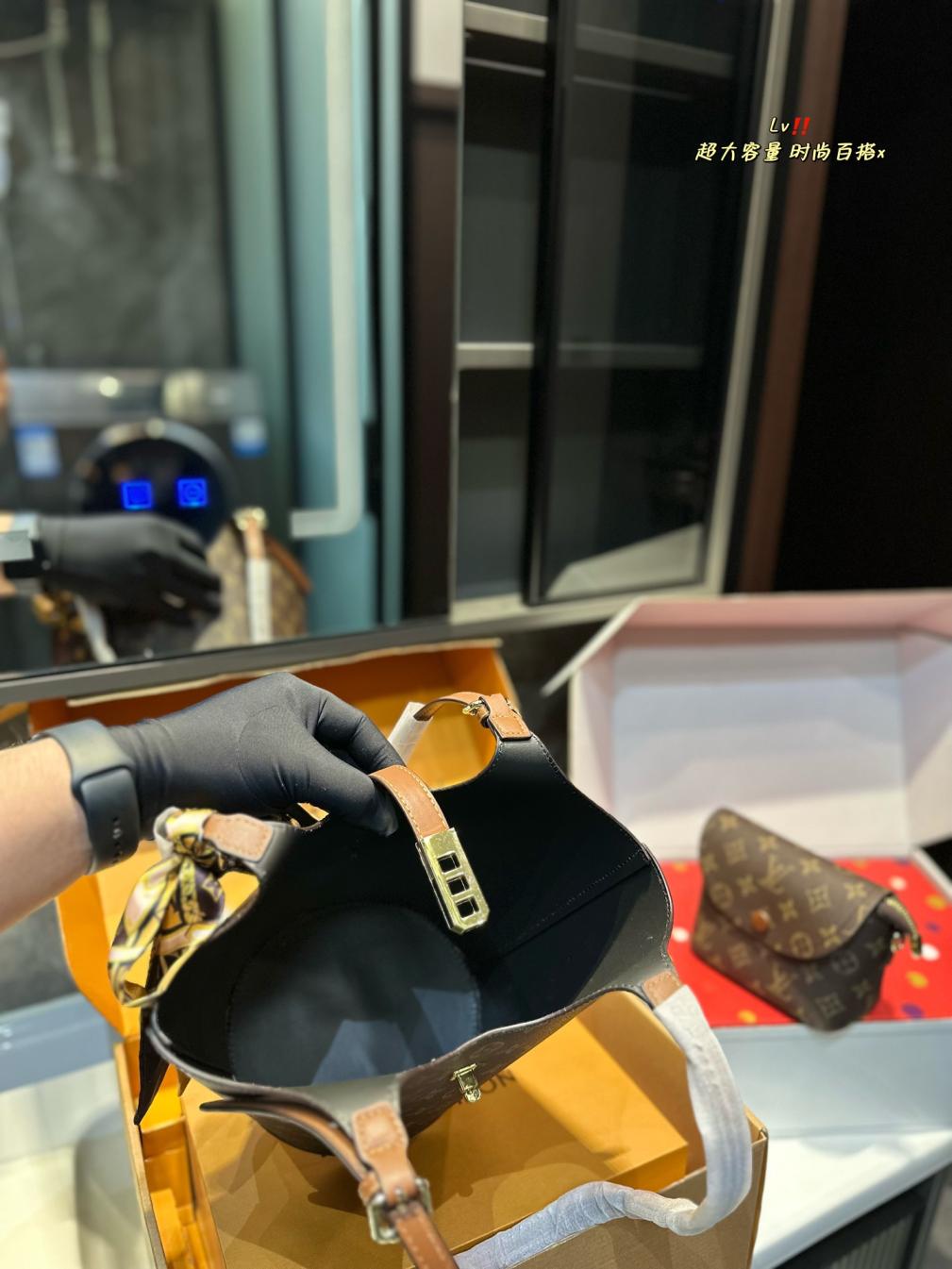 LV Louis vuitton monogram Bucket bag
