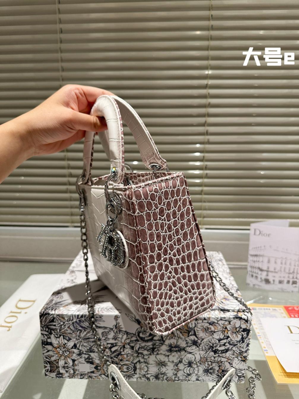 Dior lady dior hand bag 134201