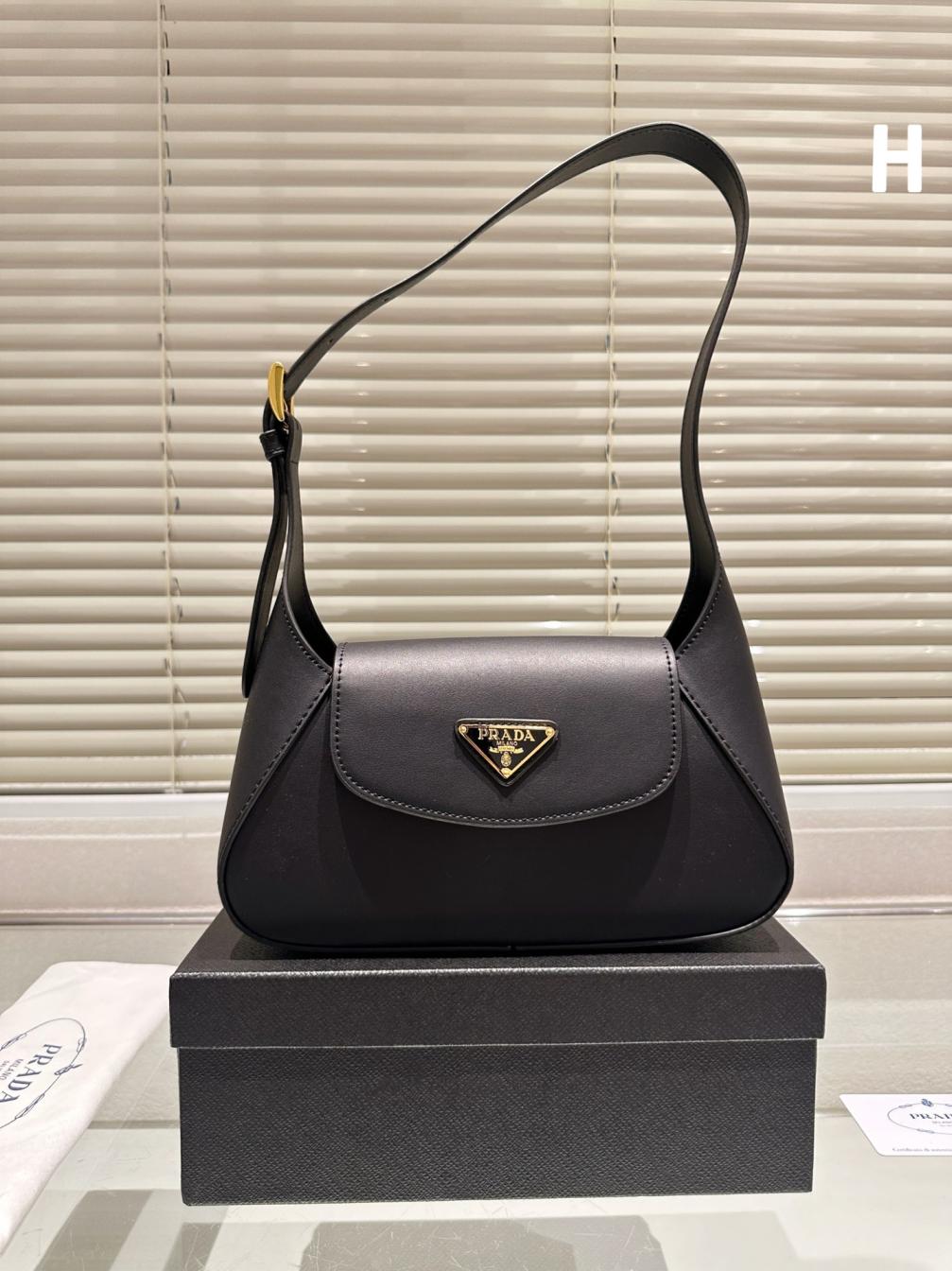 Prada hand bag 134198