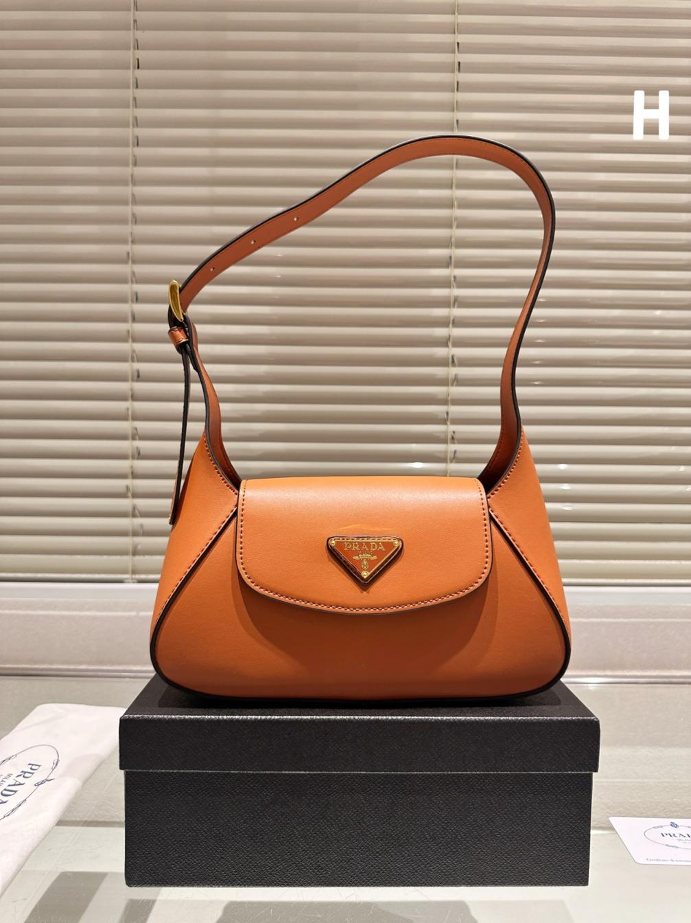 Prada hand bag 134198