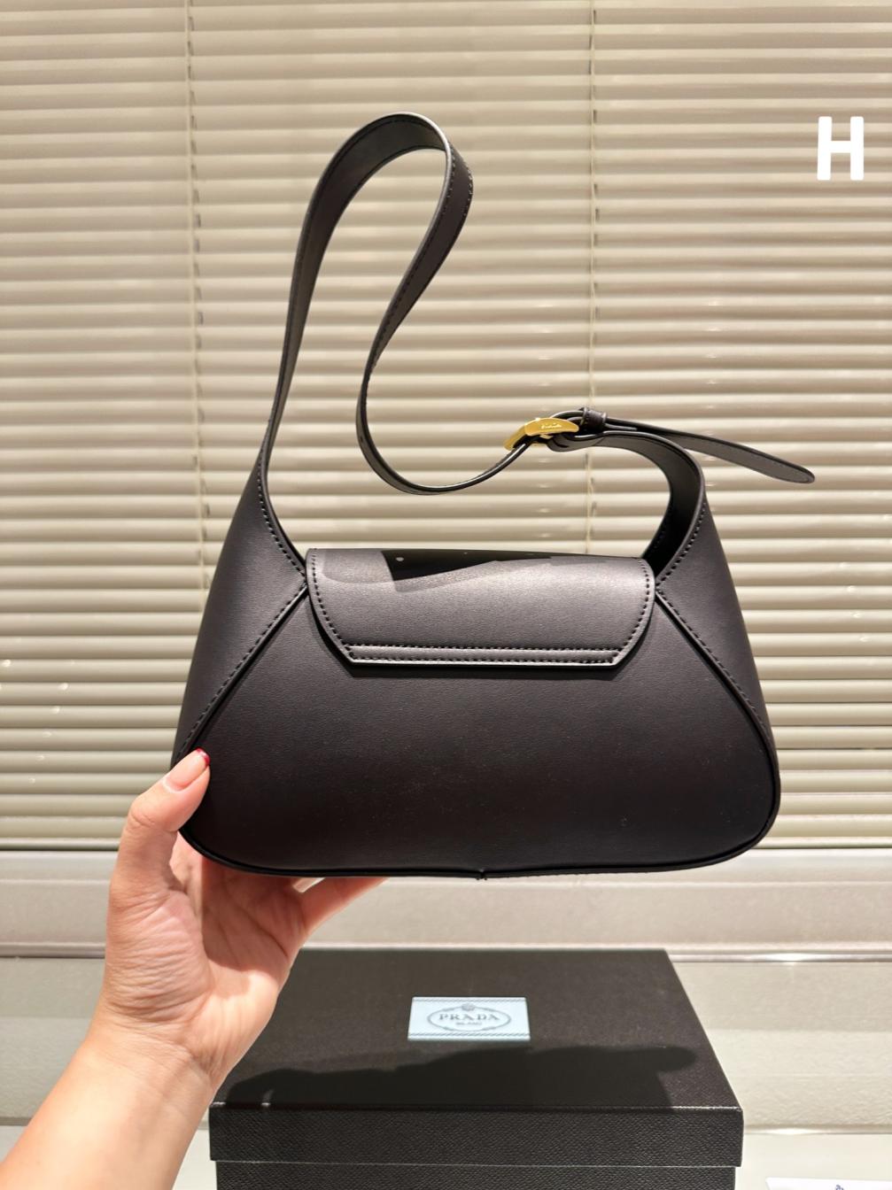 Prada hand bag 134198
