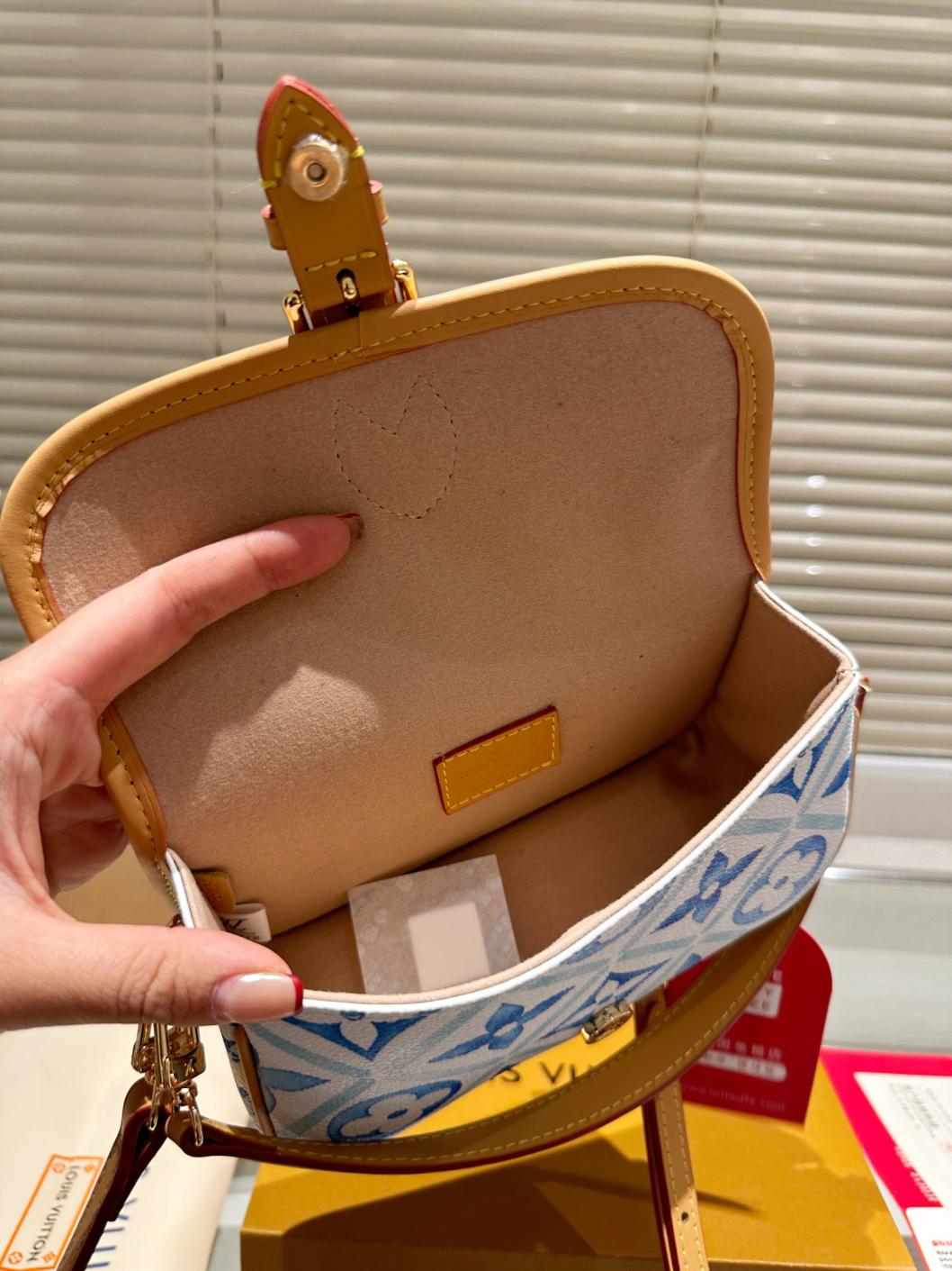 LV Louis vuitton Diane handbag 134190